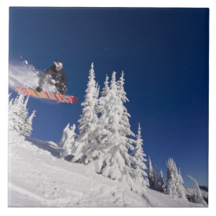Azulejo Acción de snowboarding en Whitefish Mountain Resor