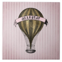 Aeronave Steampunk en franjas rosadas antiguas