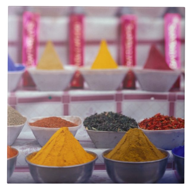 Azulejo AF, Egipto, Asuán, especias coloridas en el mercad (Frente)