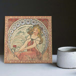 Azulejo Alphonse Mucha La Peinture Art Nouveau Vintage<br><div class="desc">Esta cerámica cuenta con una pintora inspirada en la icónica época Art Nouveau de la célebre artista checa Alphonse Mucha. Mucha es ampliamente reconocida como una de las principales diseñadoras de Art Nouveau y es conocida por sus colaboraciones con la legendaria actriz Sarah Bernhardt. La baldosa muestra una hermosa representación...</div>