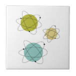 Azulejo Aqua Blue and Yellow Atomic Elements Medio siglo<br><div class="desc">Esta fabulosa cerámica moderna de mediados de siglo presenta 3 formas de elementos atómicos en los colores azul acuático,  verde aguacate,  amarillo y negro. Esto hace una adición fabulosa a su cocina o baño.</div>