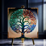 Azulejo Árbol de vidrio templado con guarnición de oro ant<br><div class="desc">El árbol de vidrio manchado con adorno de oro antiguo tiene una baldosa con el aspecto de vidrieras, ramas intrincadas vibrantes, patchwork y caleidoscópico de tronco con tonos verde esmeralda, azul zafiro, ámbar y carmesí, ambientada en un fondo sutil y degradado que pasa del amanecer suave al cielo de medianoche,...</div>