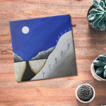 Azulejo Arte popular del suroeste de Arizona en el desiert<br><div class="desc">Disfrute de esta cerámica del desierto del suroeste con una imagen de una obra de arte folclórico de Arizona de Indiamoss. Con colores de azul profundo y tierra,  esta pieza hace un regalo divertido o una adición a su decoración de casa.</div>