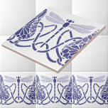 Azulejo Artes Y Artesanías Frisas De Dragonetas Azules Y B<br><div class="desc">Esta imagen realzada digitalmente en blanco y azul se derivó de una antigua libélula de lápiz pintada a mano estilo artesanía de 1906 y diseño de borde de almohadillas de lirio de Williamina Parrish, miembro de The Potters. The Potters era un grupo informal de artistas norteamericanas en St. Louis, Missouri....</div>