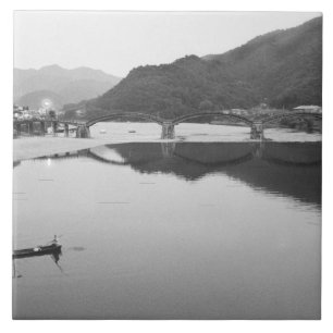 Azulejo Asia, Japón, Iwakuni. Pescadores y puente históric