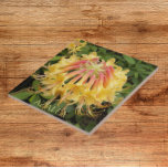 Azulejo Azalea amarillo florece<br><div class="desc">Baldosa cerámica que muestra una imagen fotográfica de un embudo en forma de Azalea amarillo con estambres largos y curvados. ¡Un bonito diseño floral! Seleccione su tamaño de mosaico. ¡Hace un trivet de cocina de bonito!</div>