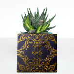 Azulejo Azul Real Y Elegante Barroco Clásico Dorado<br><div class="desc">Elegante diseño de baldosas decorativas con adornos dorados barrocos de fondo azul oscuro.</div>
