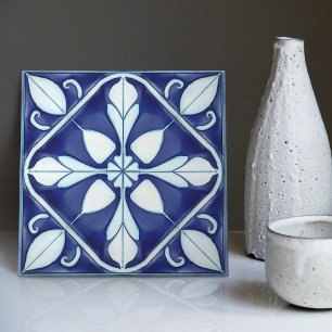 Azulejo Azul y Blanco Floral Simétrico
