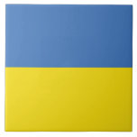 Azulejo Bandera de Ucrania, ucraniano Slava Ukraini Слава<br><div class="desc">Los colores de la bandera de Ucrania, azul y amarillo, han ondeado durante siglos sobre una tierra rica en historia y espíritu. El azul representa el vasto cielo ucraniano, mientras que el amarillo simboliza los campos de trigo dorado que se extienden por sus fértiles llanuras. Este símbolo simple pero poderoso...</div>