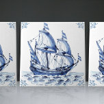 Azulejo Barco de vela Delft Blue Dutch Style Frigate<br><div class="desc">Esta hermosa baldosa de cerámica pintada a mano de 1762 es un conjunto de 17 baldosas de barco diferentes y muestra una goleta clásica al estilo tradicional holandés Delft Blue. Las azulejos de cerámica Delft tienen una larga y rica historia que se remonta al siglo XVI, cuando se produjeron por...</div>