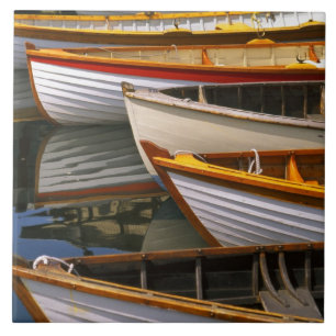 Azulejo Barcos de colores vivos en el centro náutico de m