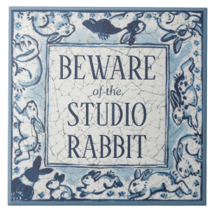 Azulejo Beware Studio Rabbit Delft Rótulo blanco azul Ded
