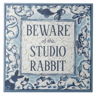 Azulejo Beware Studio Rabbit Delft Rótulo blanco azul Dedh