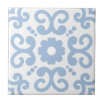Azulejo Blanco azul claro mediterráneo portugués 2<br><div class="desc">Elegante Azulejo de estilo mediterráneo portugués patrón cerámica azules sobre un fondo blanco. Perfecto para un ambiente de mar fresco,  diseño interior o un respiro. Versión de patrón 2.</div>