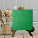 Azulejo Brillante Verde Cristal Sencillo Textura Moderna<br><div class="desc">Esta baldosa de cerámica de apariencia acristalada tiene una falsa cremallera sobre un brillante fondo verde de cañón primario. Parece una pieza artesanal texturizada con un aspecto decorativo pero simple y neutro. Perfecto como acento propio o combinado con otros motivos de mosaico en una instalación de contraportada. Arte y diseño...</div>