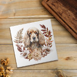 Azulejo Buff Cocker Americano Spaniel Dog Otumn Wreath<br><div class="desc">Un hermoso retrato de un adorable perro Cocker Spaniel norteamericano de color buff,  se sitúa en el centro de una corona de otoño de bonito en tonos marrón canela,  tostado y crema. Todo está colocado sobre un fondo blanco.</div>