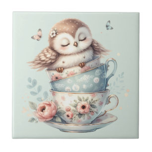 Azulejo Búho durmiendo en tazas de té florales apiladas
