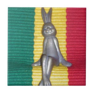 Azulejo Bunny in Rasta Colours: Un toque de Groovy