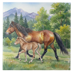 Azulejo Caballo islandés Sola y potro en prado de montaña