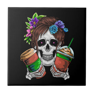 Azulejo Calavera femenina vectora con café de hielo y flor