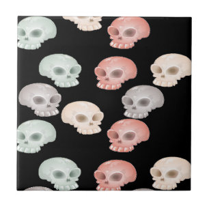 Azulejo calaveras coloridas sobre negro