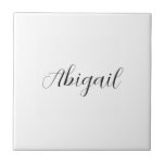Azulejo Caligrafía Elegante Llanto Blanco Negro Nombre sim<br><div class="desc">¿Buscando una caligrafía hermosa con una letra estética? Este diseño simple y llamativo es para ti. Este producto impresiona inmediatamente a quienes lo ven. El diseño elegante y refinado reflejará inmediatamente la calidad de su relación y familia.</div>