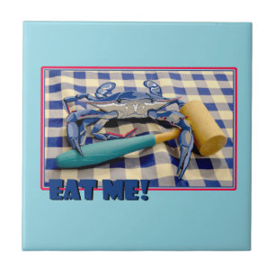 Azulejo Cangrejo azul con maleta sobre mantel de gingham C