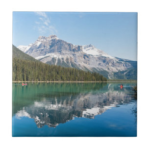 Azulejo Canoa en el famoso Lago Esmeralda - Yoho NP, Canad
