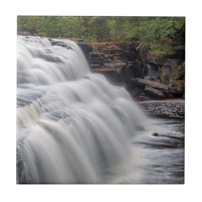 Azulejo Cañón Cae En El Río Sturgeon Cerca De L'Anse (Frente)