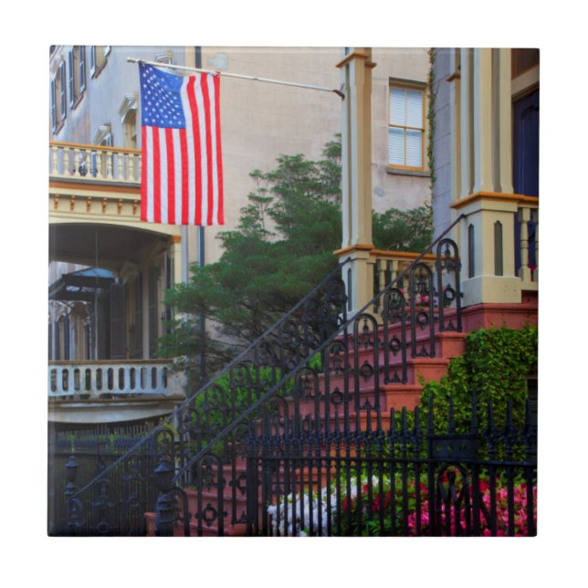 Azulejo Casa en el distrito histórico en la primavera (Frente)