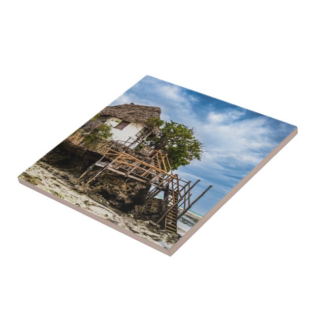 Azulejo Casa pintoresca en un bosque tropical de coral (Lado)