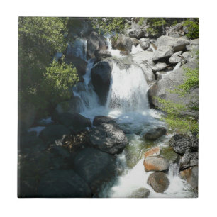 Azulejo Cascada en el Parque Nacional Yosemite
