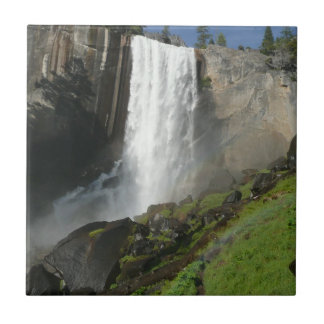 Azulejo Cascada Vernal I en el Parque Nacional Yosemite
