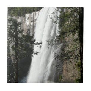 Azulejo Cascada Vernal III en el Parque Nacional Yosemite