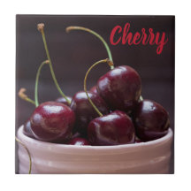 Cerezas en cuenco rosa para el amante de la fruta