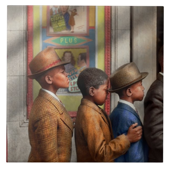 Azulejo Children - In line to see a movie 1941 (Frente)