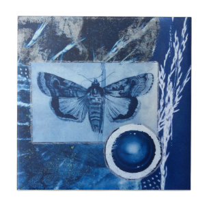 Azulejo Cianotipo vintage de polilla azul y blanco
