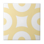Azulejo Círculos amarillos simples modernos y elegantes de<br><div class="desc">Diseño original y elegante, baldosas cerámicas contemporáneas, círculos amarillo pastel claro con puntos sobre un fondo blanco. Este patrón geométrico es perfecto para el diseño interior o el contraportamiento. Los círculos se vuelven visibles cuando se juntan más azulejos. Puede comprobar cómo se ve el patrón cuando se juntan los azulejos...</div>