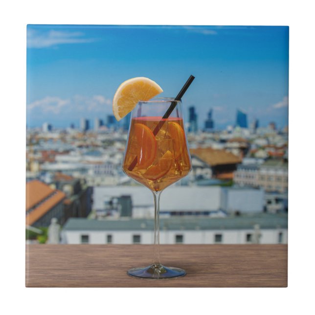Azulejo Cóctel Spritz en una mesa con vistas a Milán (Frente)