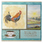 Azulejo Coffee & Rooster Funny Sayings Cocina Decoración A<br><div class="desc">Deliciosa pieza de arte del café para trívet, colgante de pared u otros usos. Arte original de Audrey Jeanne Roberts cuenta con un bonito fondo acuático pintado a mano de color cremoso y azul acuático. Hay un borde de controles marrones y azules de chocolate que divide cuatro diseños en un...</div>