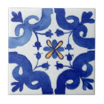 Azulejo Color azul blanco amarillo floral mediterráneo<br><div class="desc">Presenta una cubierta cerámica de color azul, blanco y amarillo floral floral mediterránea para una declaración de diseño realmente destacable y artística en su cocina. Con sus audaces tonos azules y amarillos con un efecto acuarela, estos azulejos únicos crean un aspecto exótico pero atemporal que sin duda será un impresionante...</div>