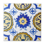 Azulejo Color de agua azul y amarillo mediterráneo<br><div class="desc">Presenta el mosaico cerámico de color azul y amarillo mediterráneo con patas para un diseño verdaderamente notable y artístico en su cocina. Con sus audaces tonos azules y amarillos con un efecto acuarela, estos azulejos únicos crean un aspecto exótico pero atemporal que sin duda será un impresionante comienzo de conversación...</div>