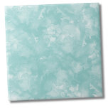 Azulejo Color de agua elegante azul Verde azulado<br><div class="desc">Sencilla acuarela Monograma Verde azulado Turquesa Baldosa cerámica azul. Un suave color turquesa o azul verde azulado de fondo de agua te da la tela para un cuarto de baño,  una pared de cocina o un acento de rayas. No de arriba,  pero un poco algo especial y divertido.</div>