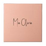 Azulejo Color de tendencia - Tile de cerámica de nombre de<br><div class="desc">Presenta la moderna sombra del resorte: suave pato pastel. Elevar la decoración de tu hogar con nuestra moderna y elegante cerámica, con un nombre de personalizable en una encantadora letra manuscrita, que parece una firma. Su diseño elegante y minimalista de color sólido exuda un atractivo atemporal, haciéndolo perfecto para uso...</div>