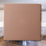 Azulejo Color sólido marrón marrón de hazañas | Clásico El<br><div class="desc">Hazelnut Brown - Presentando el encanto eterno del diseño de color sólido: una fascinante mezcla de forma clásica y elegante sencillez. Este diseño es una celebración del poder y la belleza que se encuentran en un solo tono impactante. El diseño de color sólido, exuberante sofisticación, abarca la esencia del minimalismo,...</div>