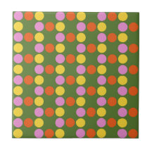 Colorido patrón Polkadot en fondo verde