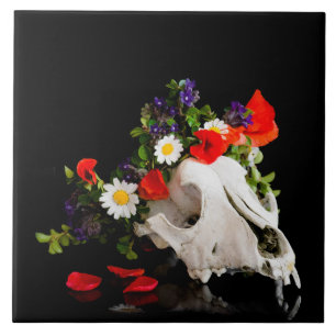 Azulejo Cráneo de animal con una guirnalda de flores silve