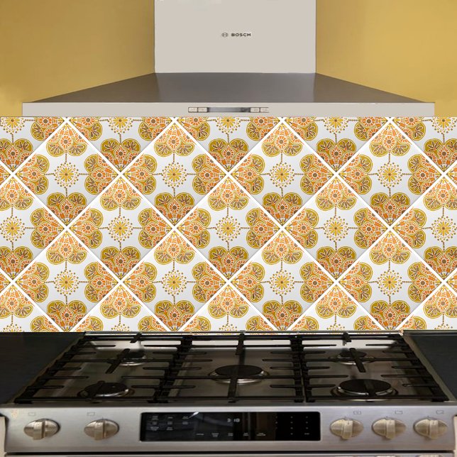 Azulejo Cubierta cerámica con diseño ocher extensible (gold and orange  geometric tile shown  on a kitchen backsplash installed  diagonally.)