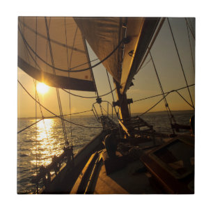 Azulejo Cubierta de barco de vela, rumbo al sol poniente