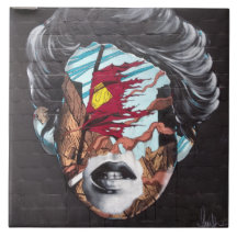 Cubierta de graffiti que representa la cabeza de u